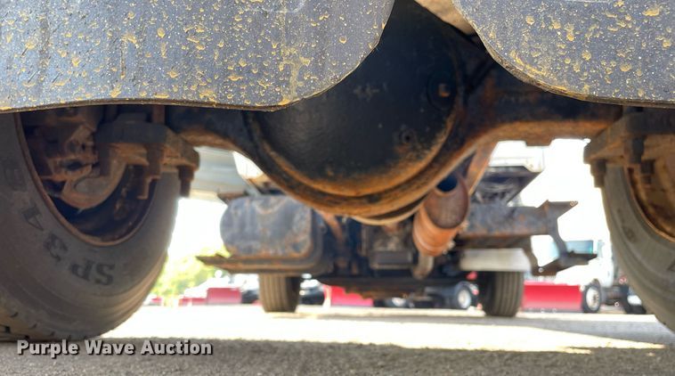 image for item DS8814 2006 International 4300  spreader truck