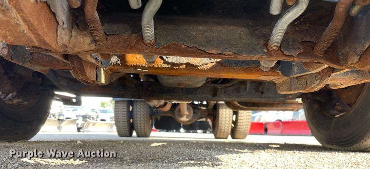 image for item DS8814 2006 International 4300  spreader truck