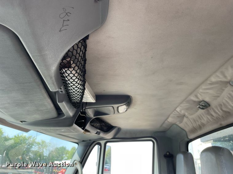 image for item DS8814 2006 International 4300  spreader truck