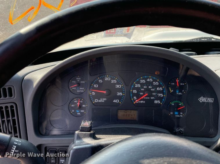 image for item DS8814 2006 International 4300  spreader truck