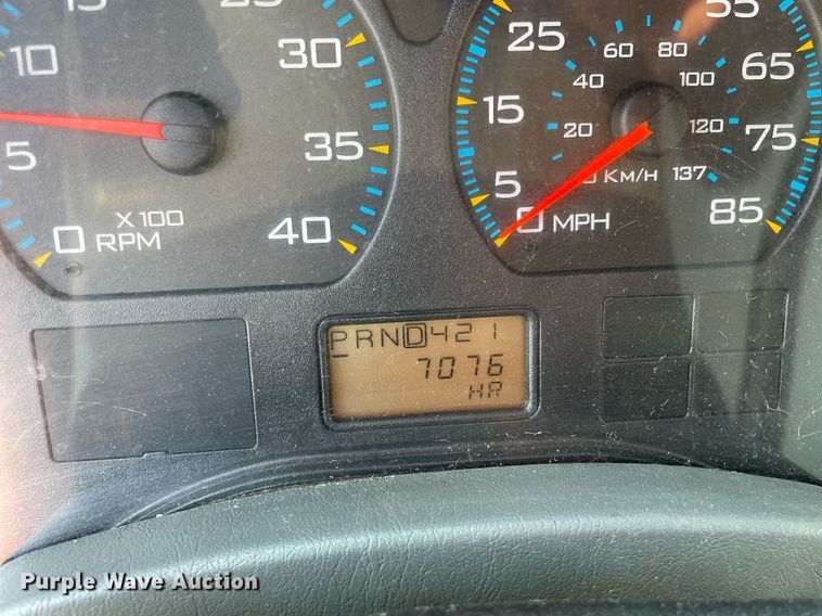 image for item DS8814 2006 International 4300  spreader truck