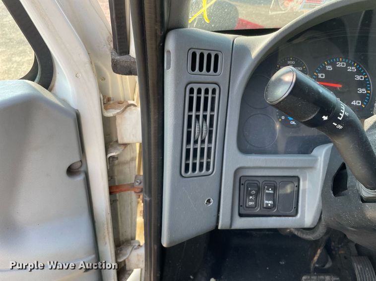 image for item DS8814 2006 International 4300  spreader truck