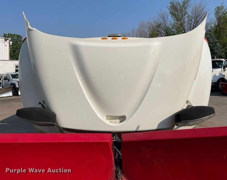 image for item DS8814 2006 International 4300  spreader truck