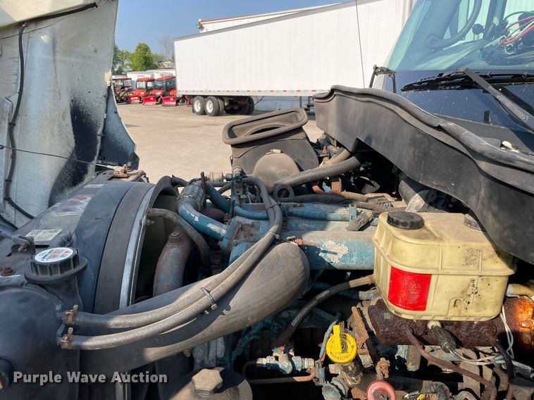 image for item DS8814 2006 International 4300  spreader truck