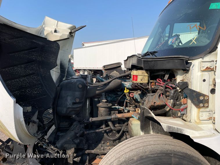 image for item DS8814 2006 International 4300  spreader truck