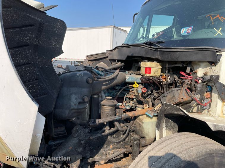 image for item DS8814 2006 International 4300  spreader truck