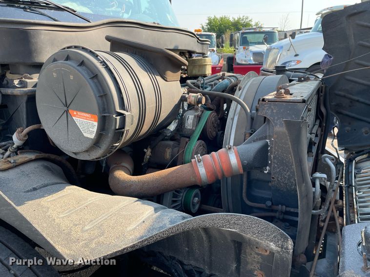 image for item DS8814 2006 International 4300  spreader truck