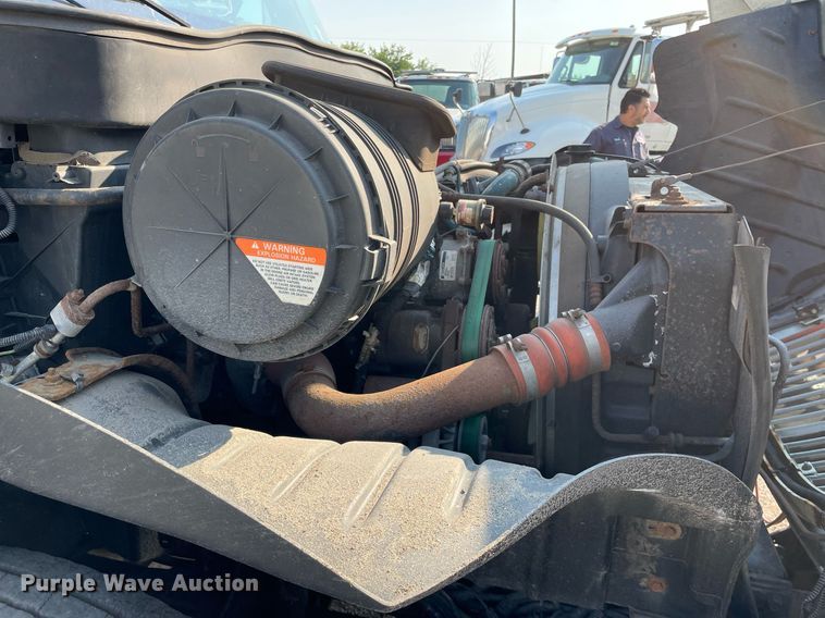 image for item DS8814 2006 International 4300  spreader truck