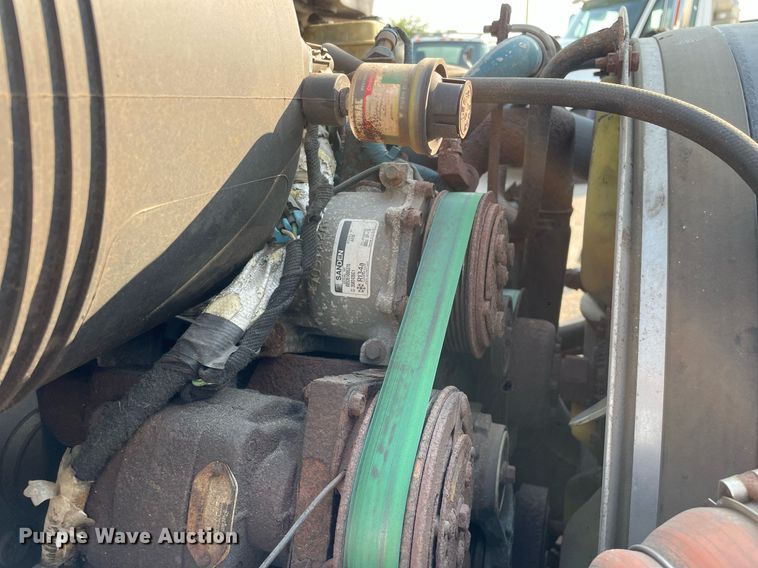 image for item DS8814 2006 International 4300  spreader truck