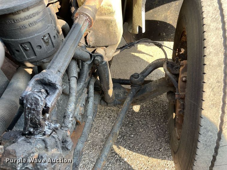 image for item DS8814 2006 International 4300  spreader truck