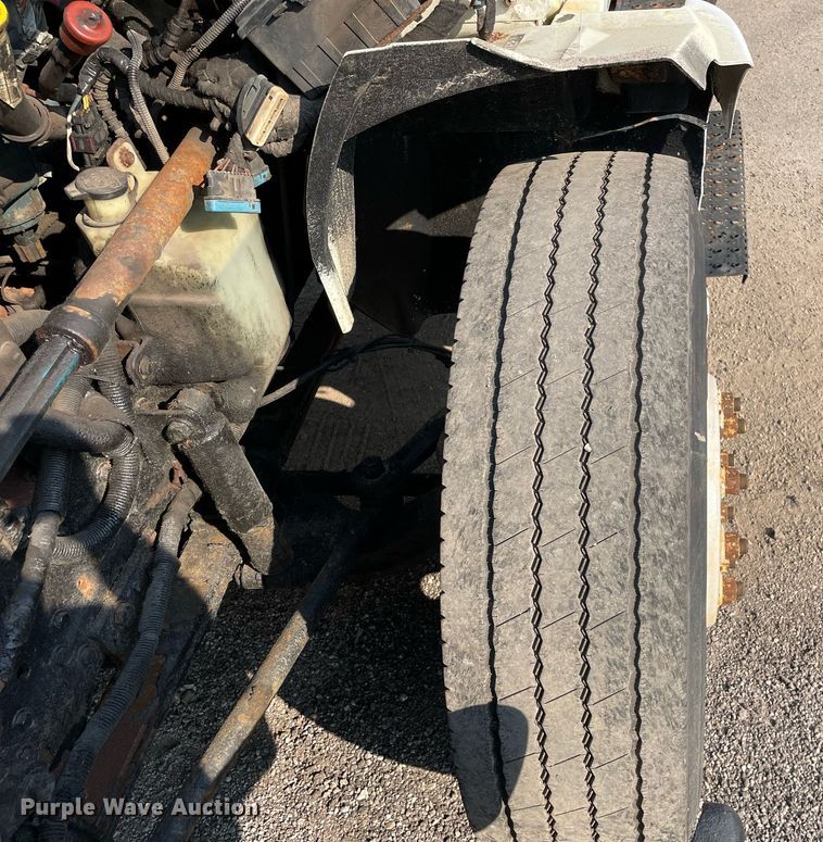 image for item DS8814 2006 International 4300  spreader truck