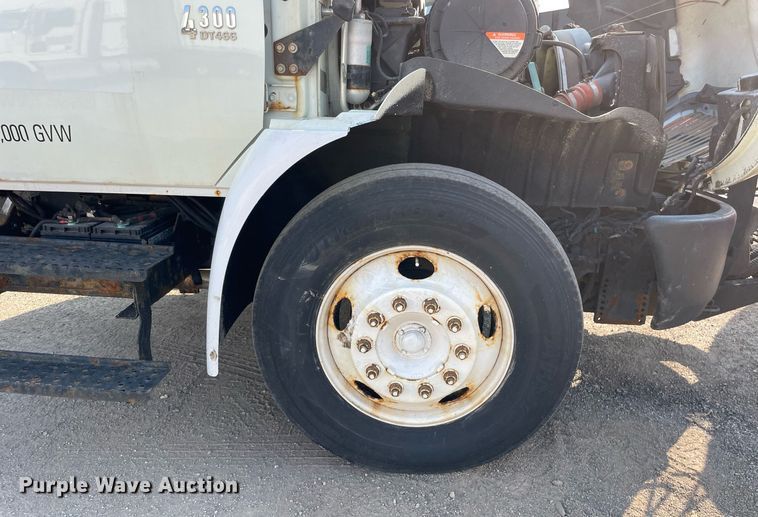 image for item DS8814 2006 International 4300  spreader truck