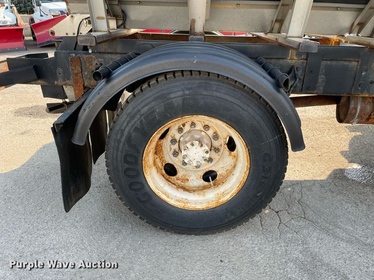 image for item DS8814 2006 International 4300  spreader truck