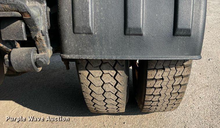 image for item DS8814 2006 International 4300  spreader truck