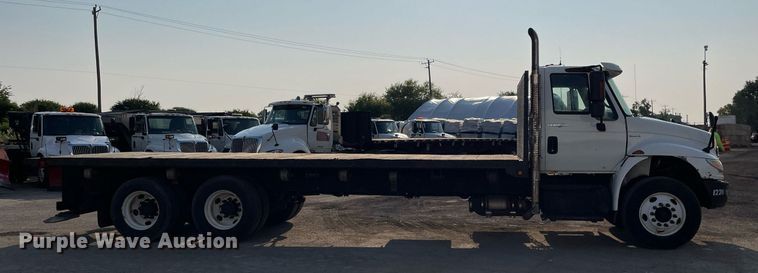 image for item DS8815 2008 International 4400  flatbed truck