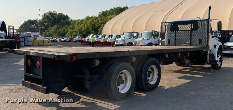 image for item DS8815 2008 International 4400  flatbed truck