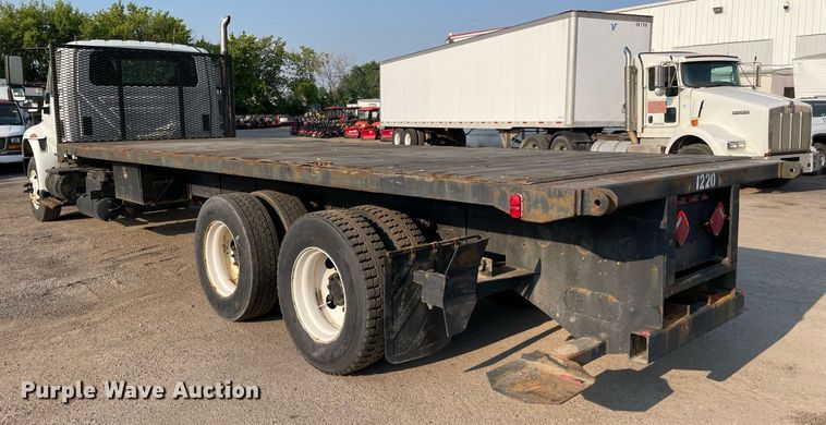 image for item DS8815 2008 International 4400  flatbed truck