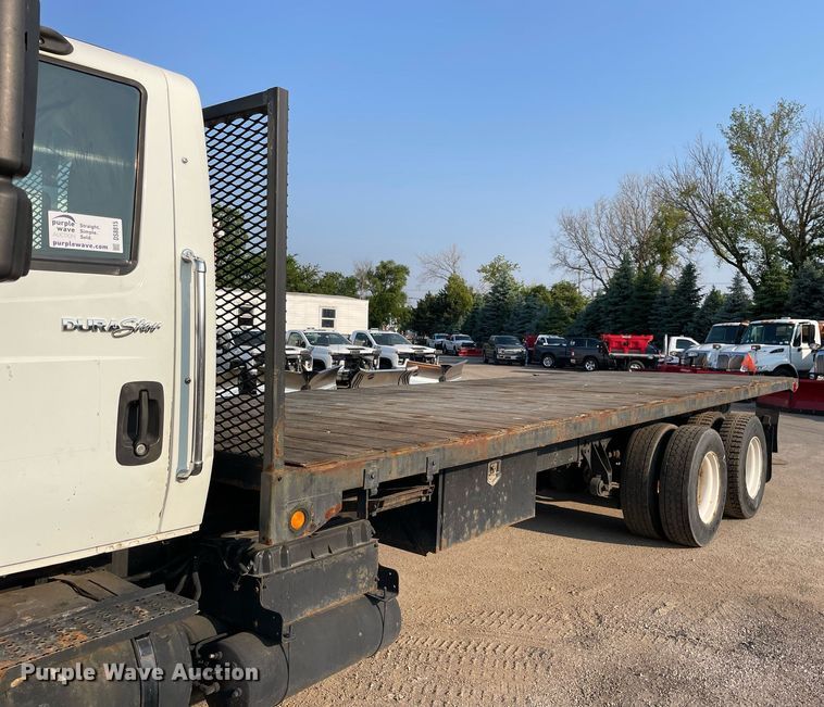 image for item DS8815 2008 International 4400  flatbed truck