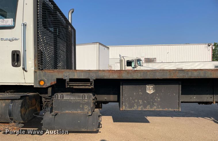 image for item DS8815 2008 International 4400  flatbed truck