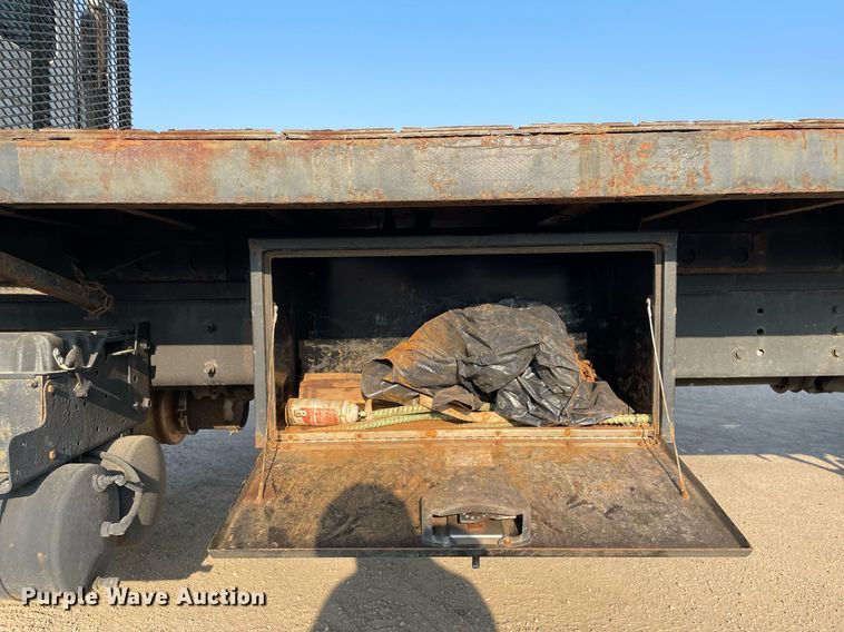 image for item DS8815 2008 International 4400  flatbed truck