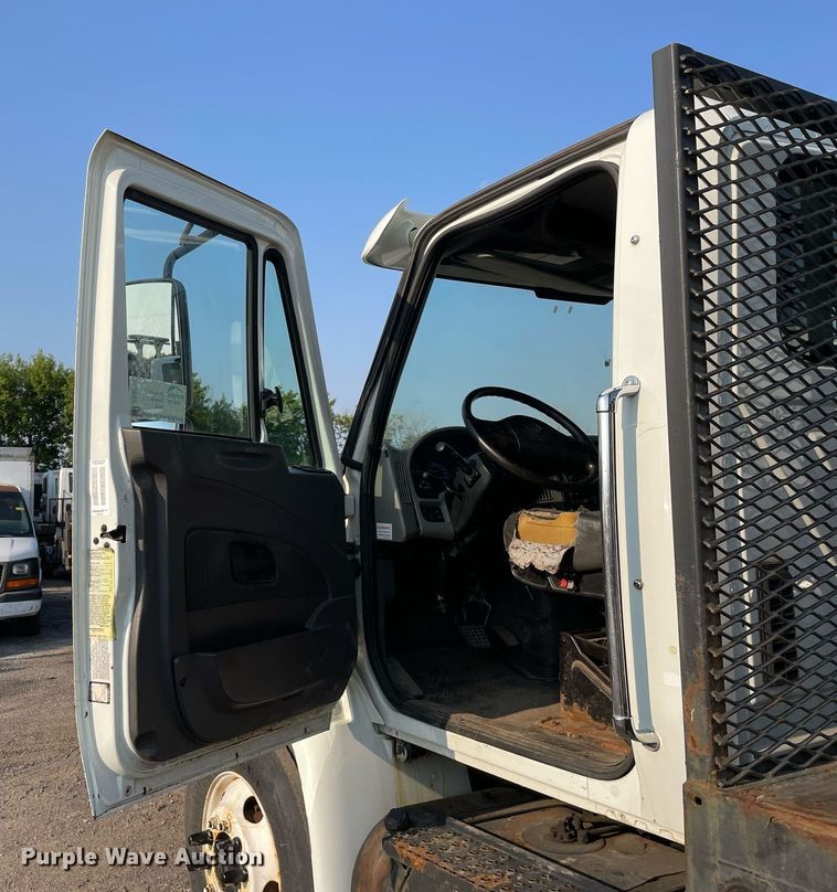 image for item DS8815 2008 International 4400  flatbed truck