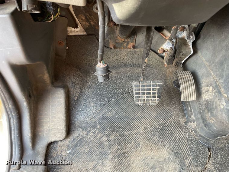 image for item DS8815 2008 International 4400  flatbed truck