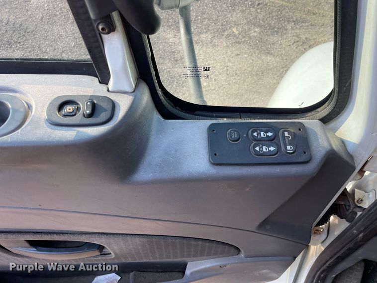 image for item DS8815 2008 International 4400  flatbed truck