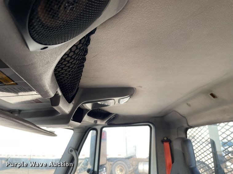 image for item DS8815 2008 International 4400  flatbed truck