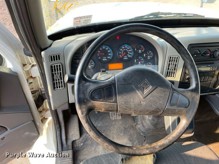 image for item DS8815 2008 International 4400  flatbed truck