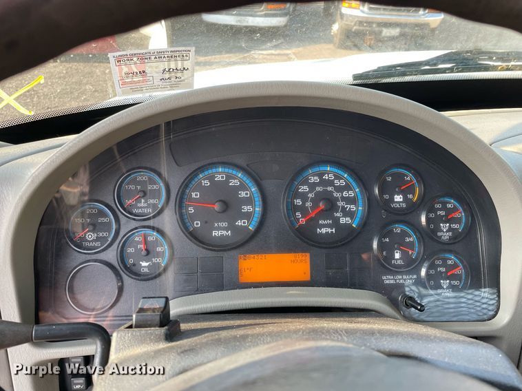 image for item DS8815 2008 International 4400  flatbed truck