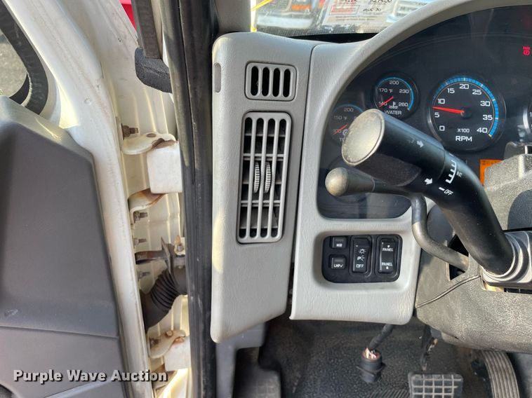 image for item DS8815 2008 International 4400  flatbed truck