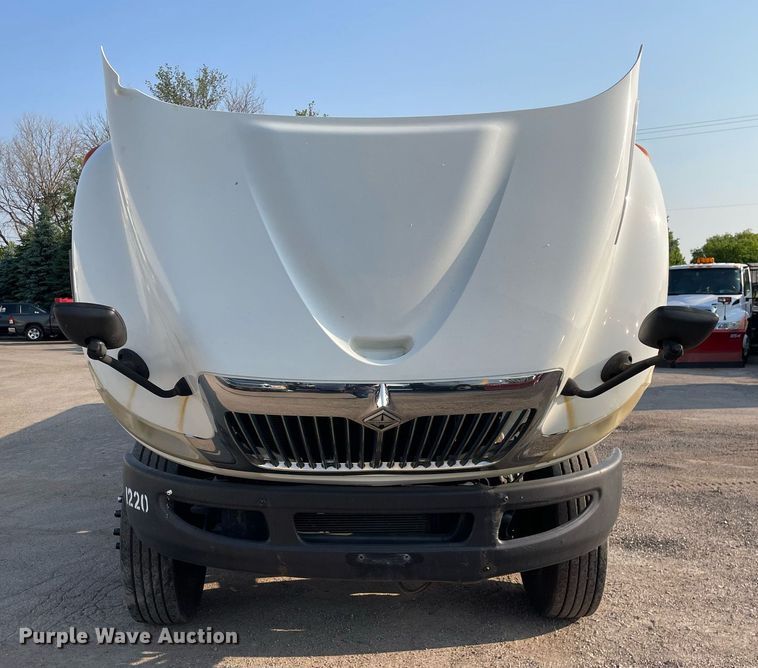 image for item DS8815 2008 International 4400  flatbed truck