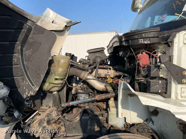 image for item DS8815 2008 International 4400  flatbed truck