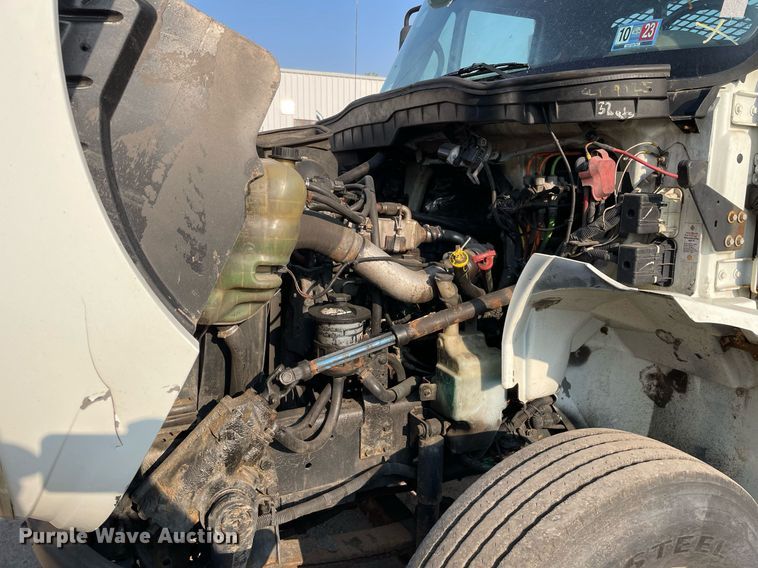 image for item DS8815 2008 International 4400  flatbed truck