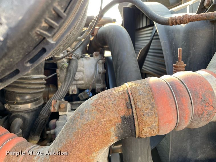 image for item DS8815 2008 International 4400  flatbed truck