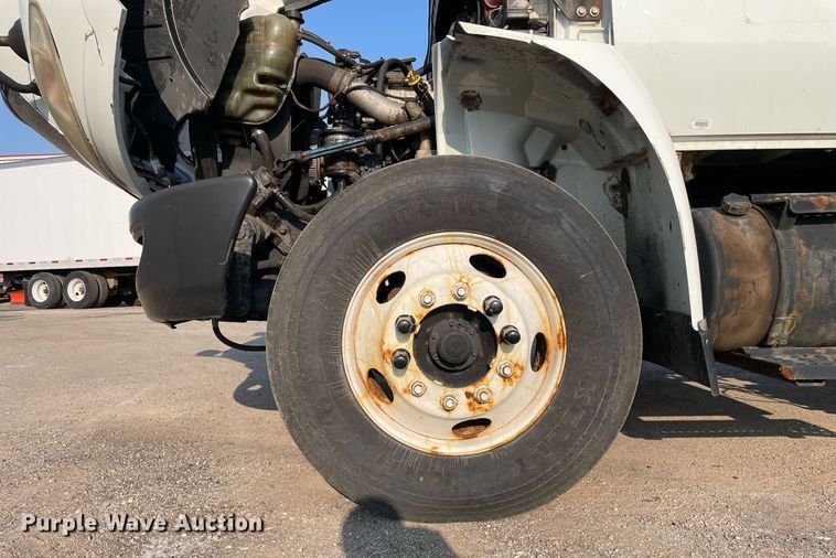 image for item DS8815 2008 International 4400  flatbed truck