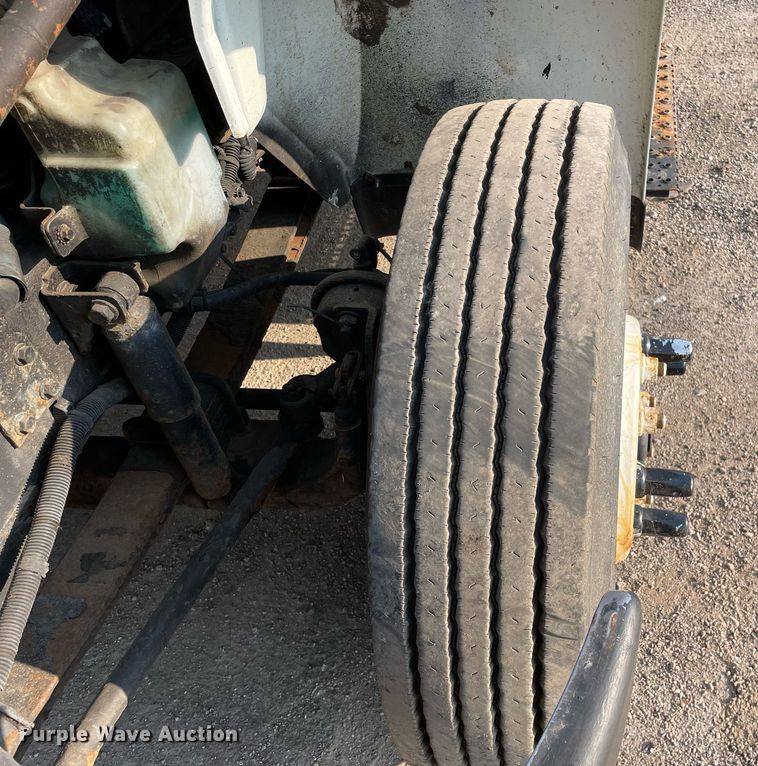 image for item DS8815 2008 International 4400  flatbed truck