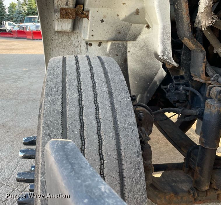 image for item DS8815 2008 International 4400  flatbed truck