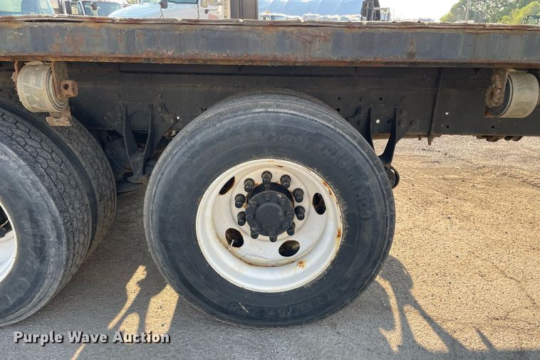 image for item DS8815 2008 International 4400  flatbed truck
