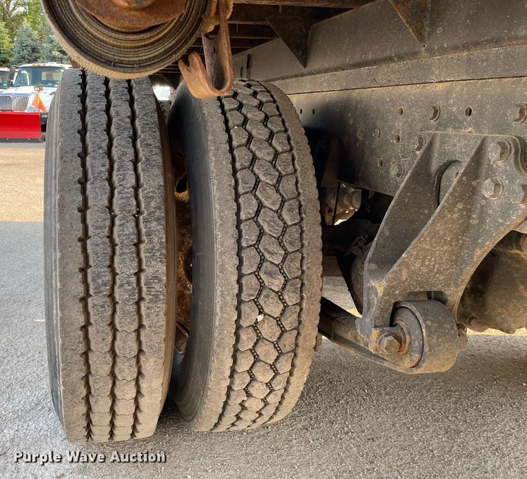 image for item DS8815 2008 International 4400  flatbed truck