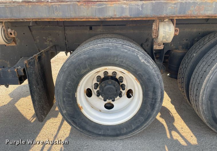 image for item DS8815 2008 International 4400  flatbed truck