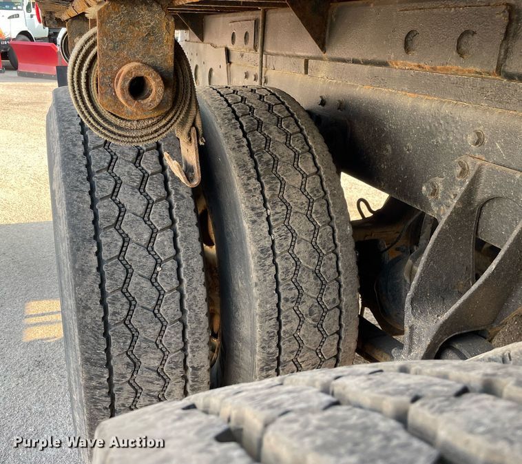 image for item DS8815 2008 International 4400  flatbed truck