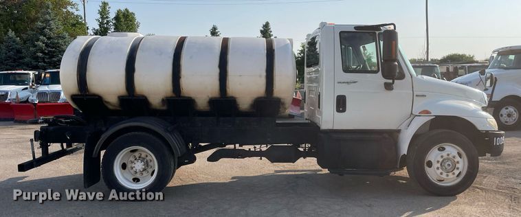 image for item DS8816 2008 International DuraStar 4300  de-icer truck