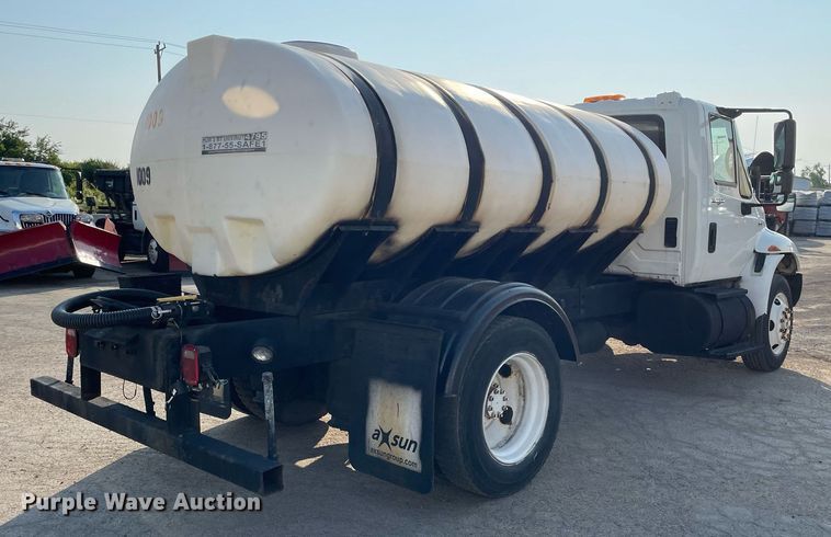 image for item DS8816 2008 International DuraStar 4300  de-icer truck