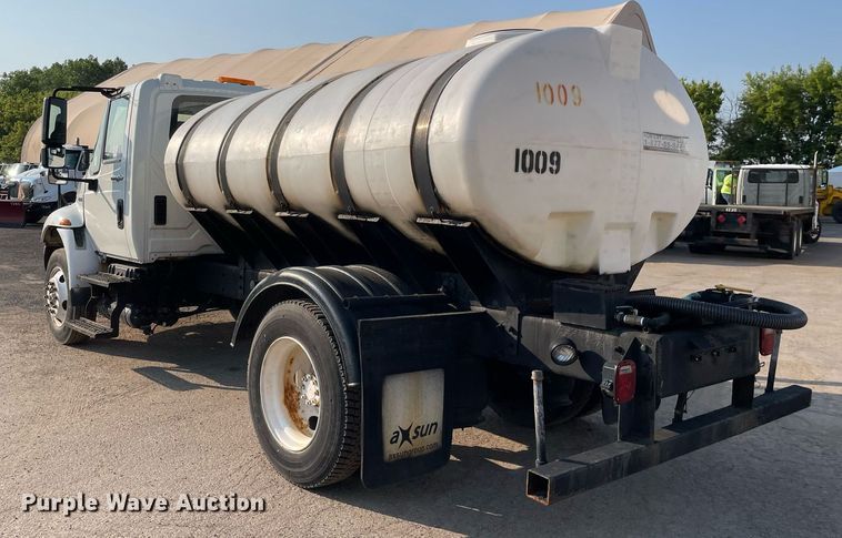 image for item DS8816 2008 International DuraStar 4300  de-icer truck