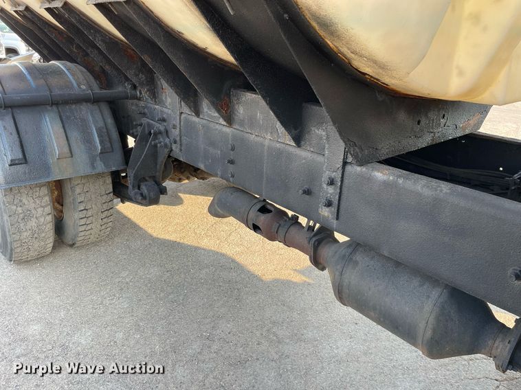 image for item DS8816 2008 International DuraStar 4300  de-icer truck