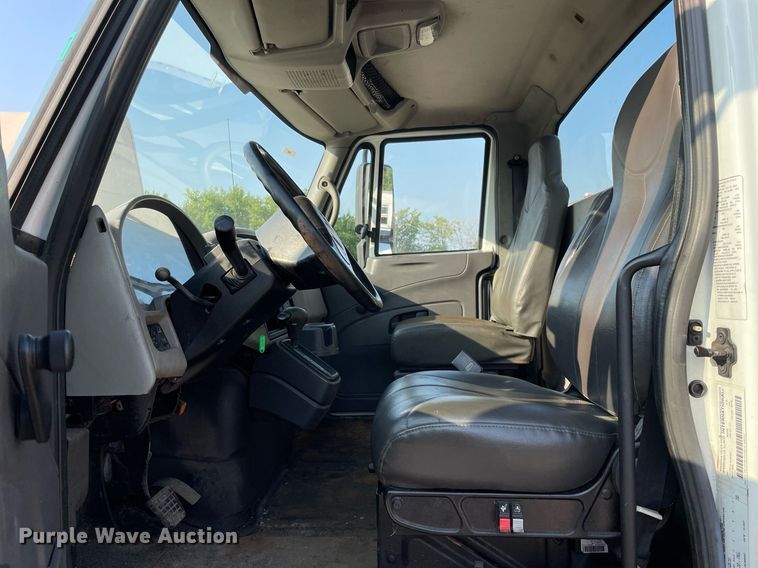 image for item DS8816 2008 International DuraStar 4300  de-icer truck