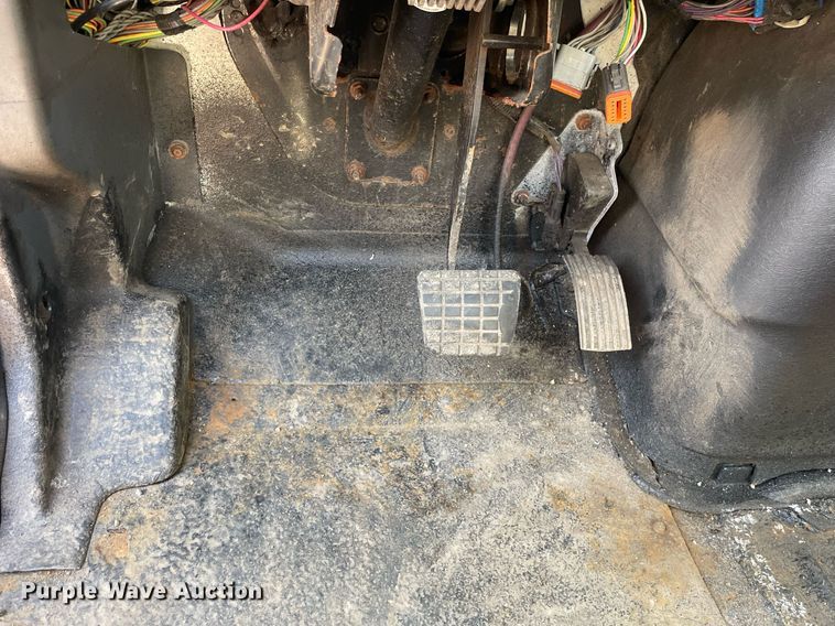 image for item DS8816 2008 International DuraStar 4300  de-icer truck