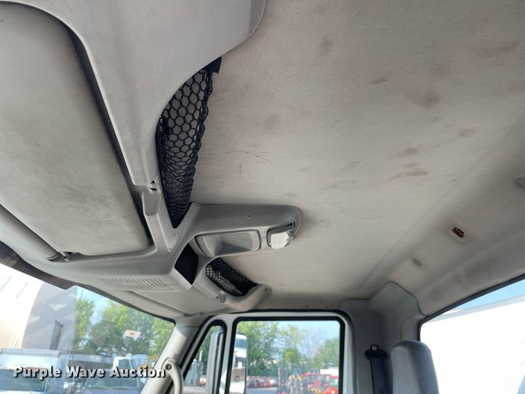 image for item DS8816 2008 International DuraStar 4300  de-icer truck