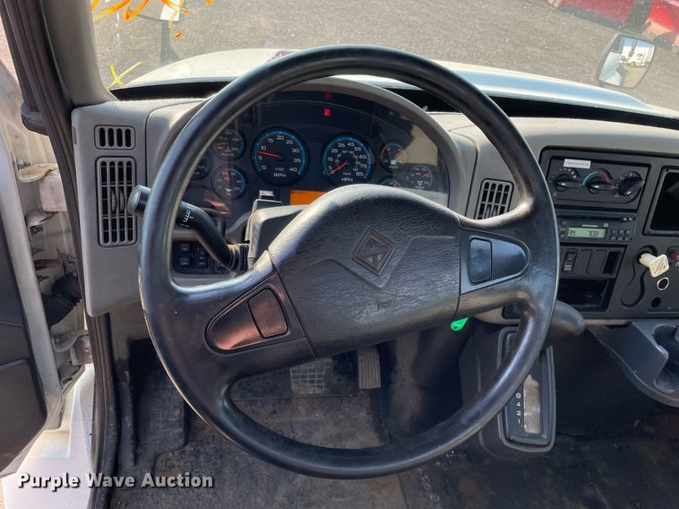 image for item DS8816 2008 International DuraStar 4300  de-icer truck